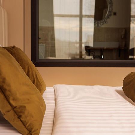 Hotel Port Plaza Evn P'arak'ar Esterno foto