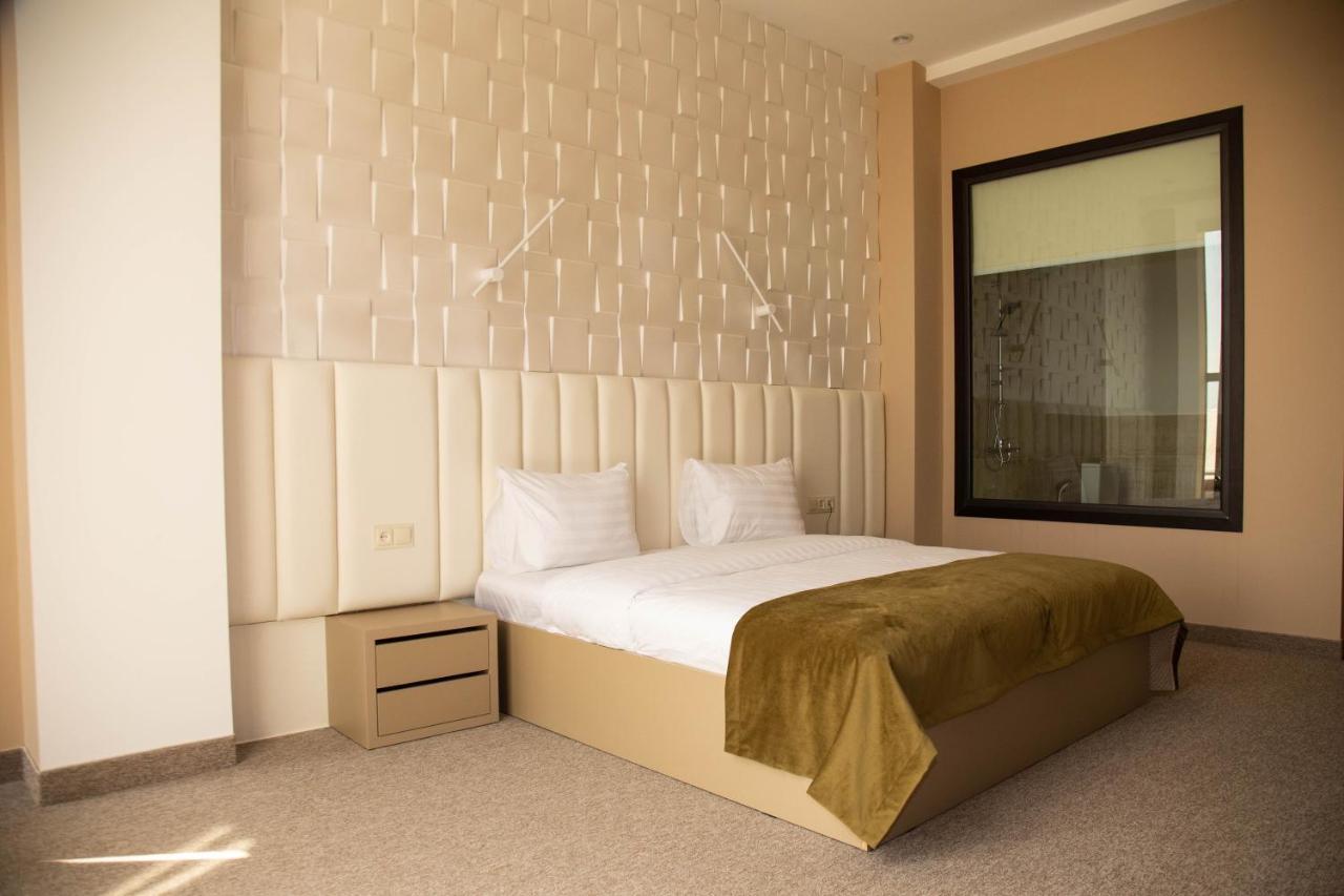 Hotel Port Plaza Evn P'arak'ar Esterno foto