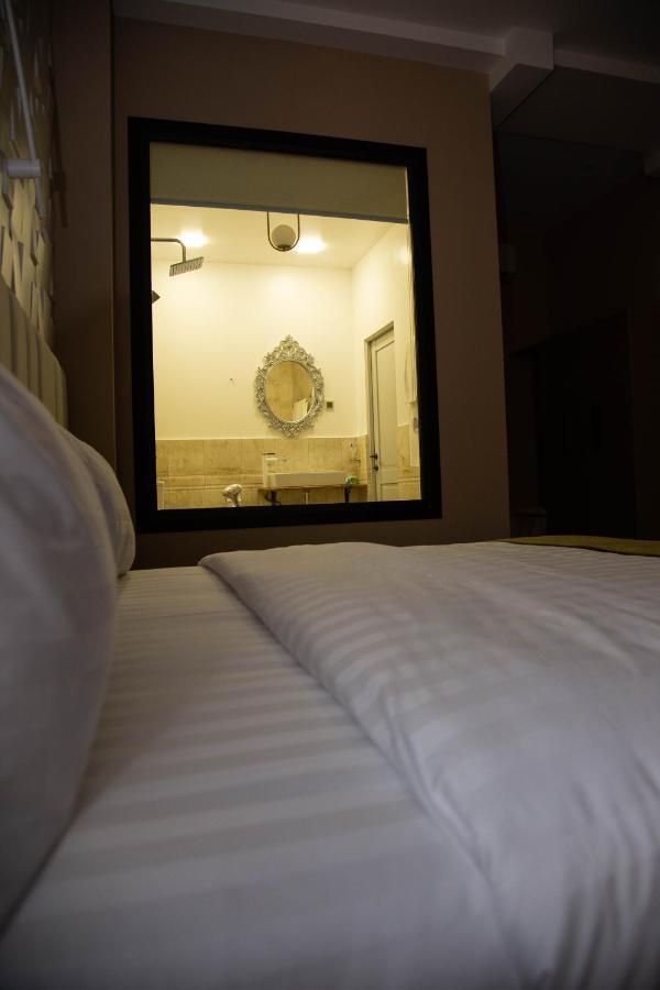 Hotel Port Plaza Evn P'arak'ar Esterno foto