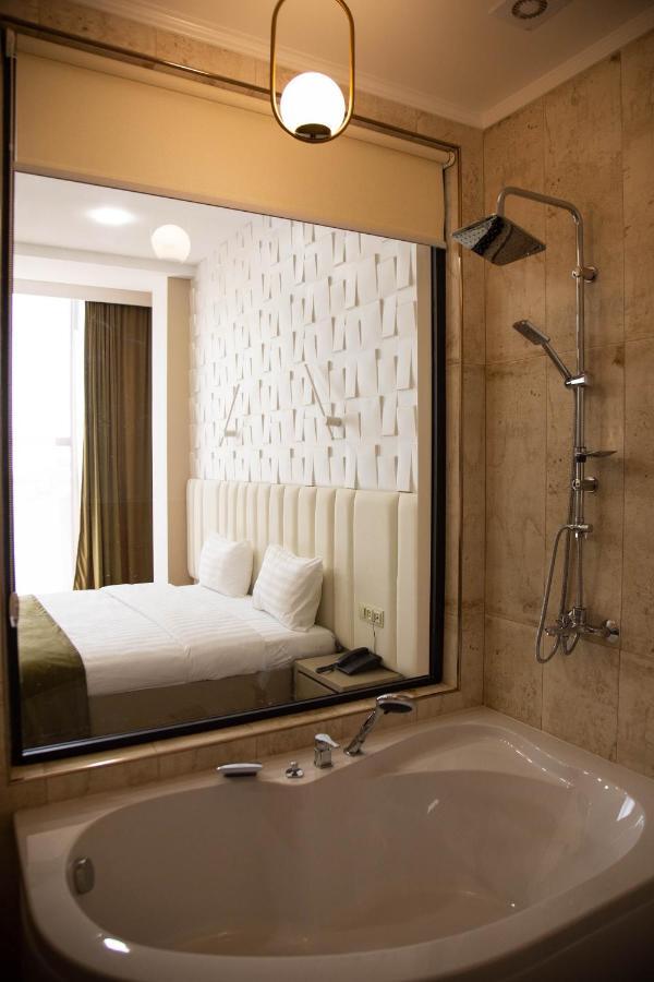 Hotel Port Plaza Evn P'arak'ar Esterno foto