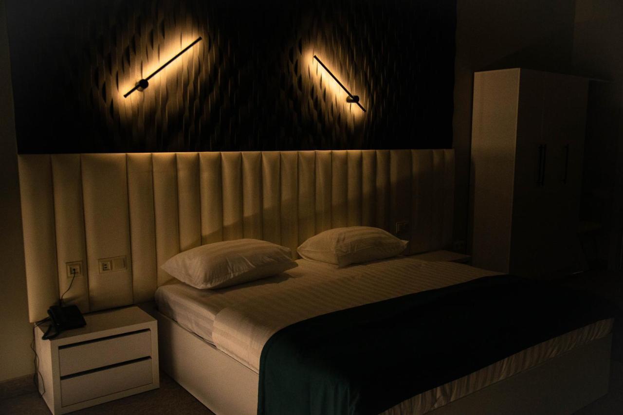Hotel Port Plaza Evn P'arak'ar Esterno foto