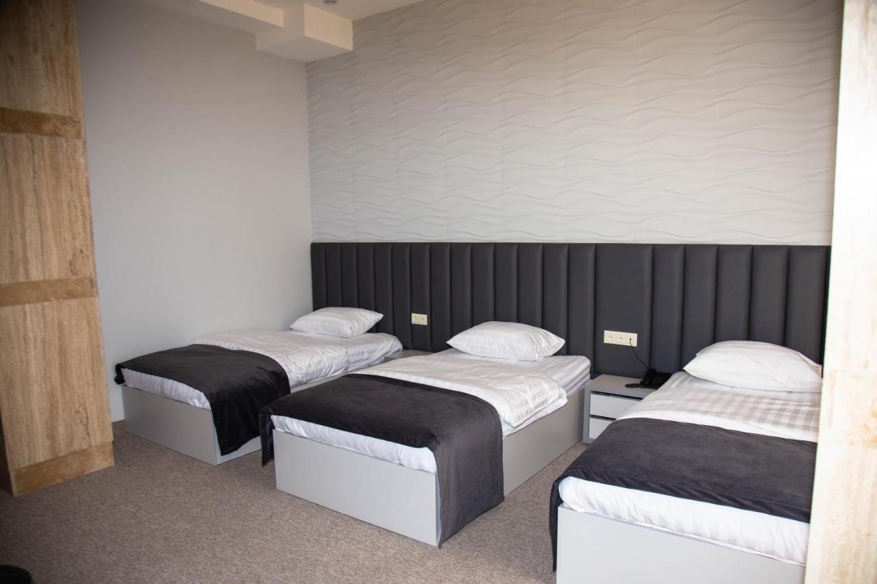 Hotel Port Plaza Evn P'arak'ar Esterno foto