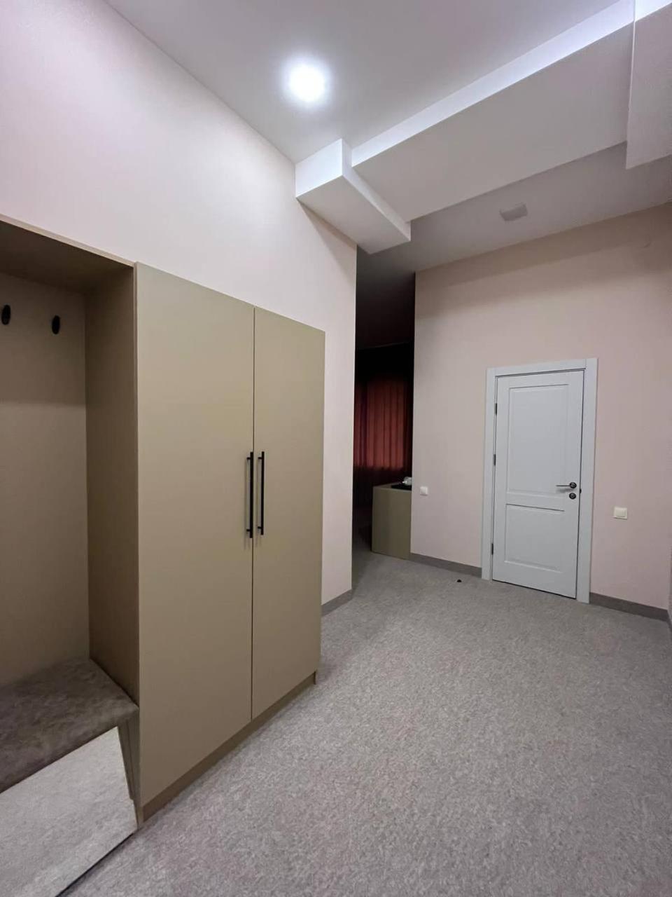 Hotel Port Plaza Evn P'arak'ar Esterno foto