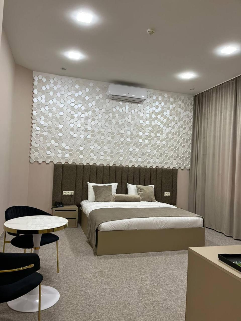 Hotel Port Plaza Evn P'arak'ar Esterno foto