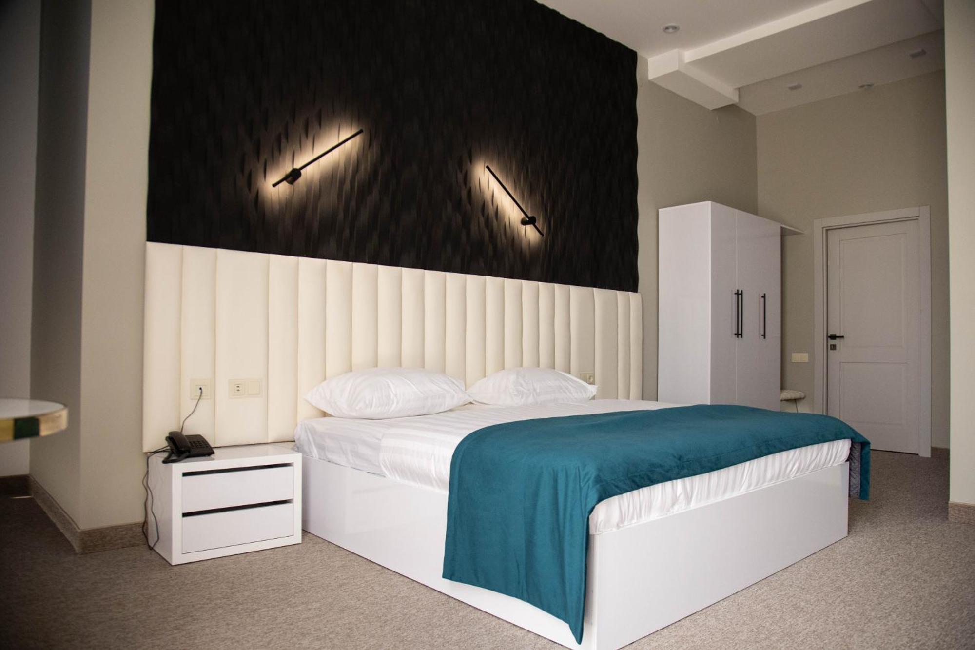 Hotel Port Plaza Evn P'arak'ar Esterno foto