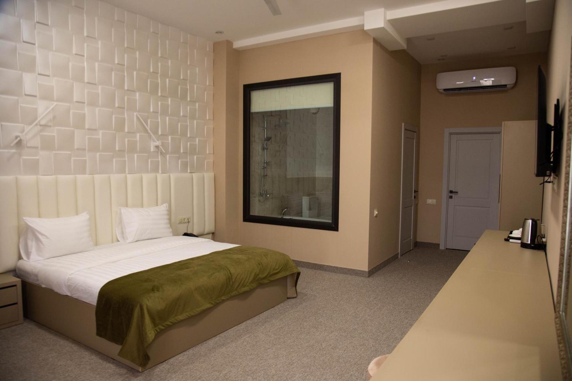 Hotel Port Plaza Evn P'arak'ar Esterno foto