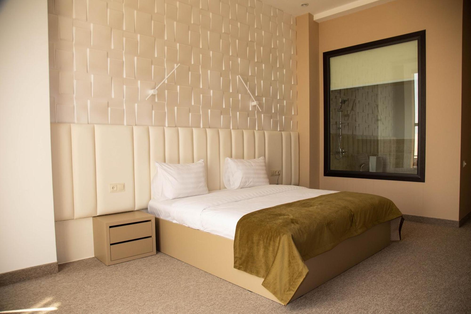 Hotel Port Plaza Evn P'arak'ar Esterno foto
