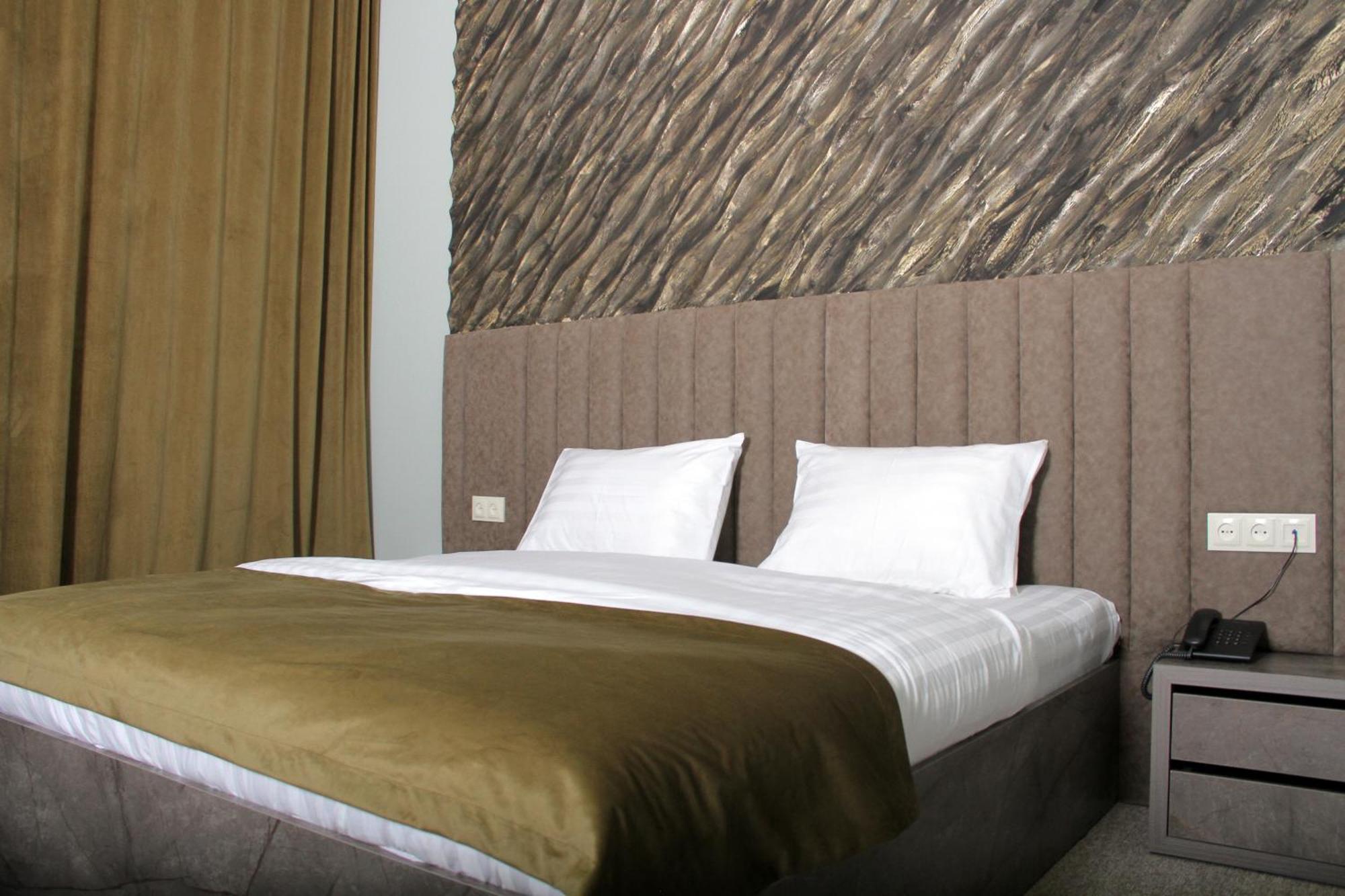 Hotel Port Plaza Evn P'arak'ar Esterno foto