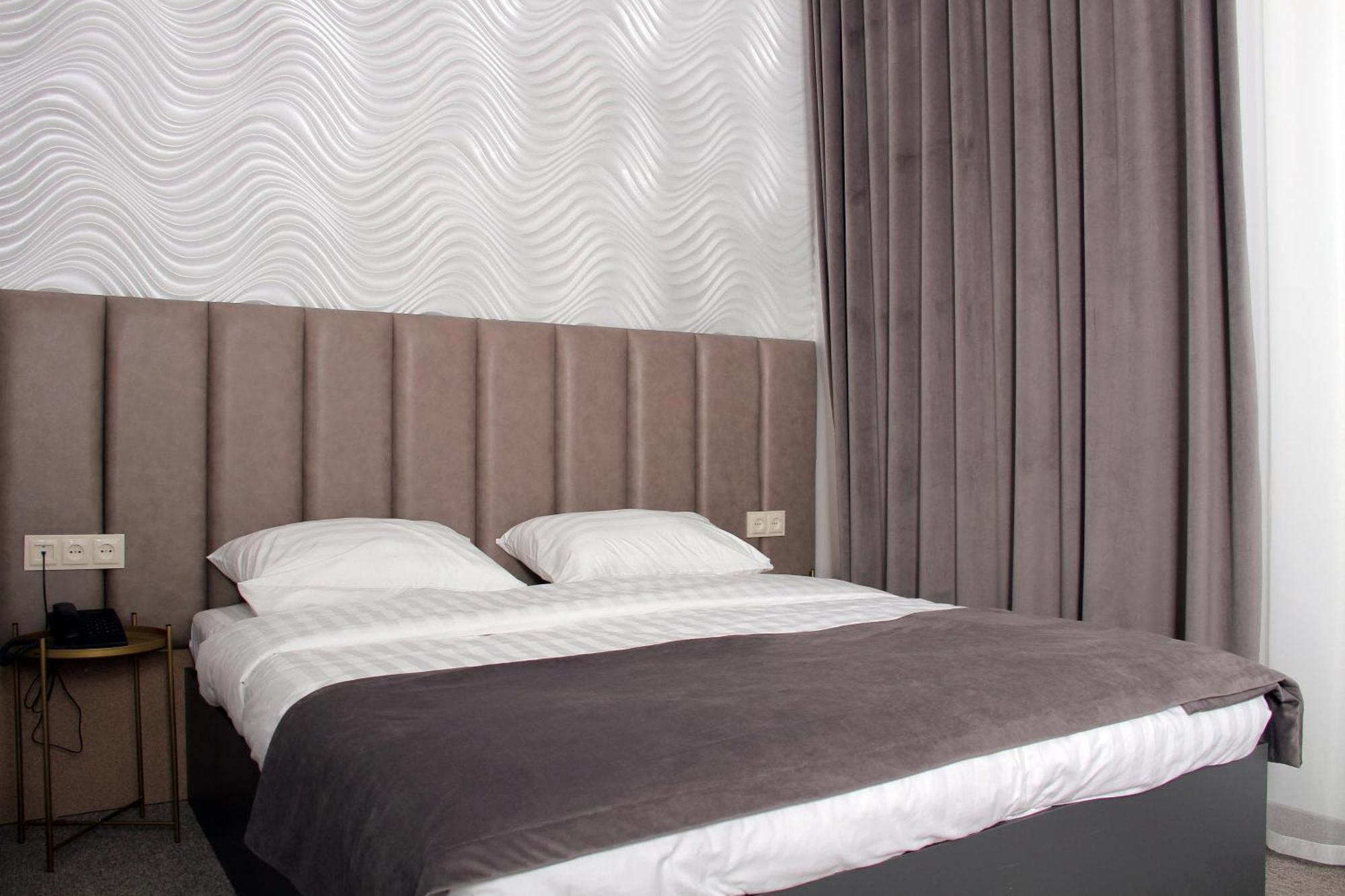 Hotel Port Plaza Evn P'arak'ar Esterno foto