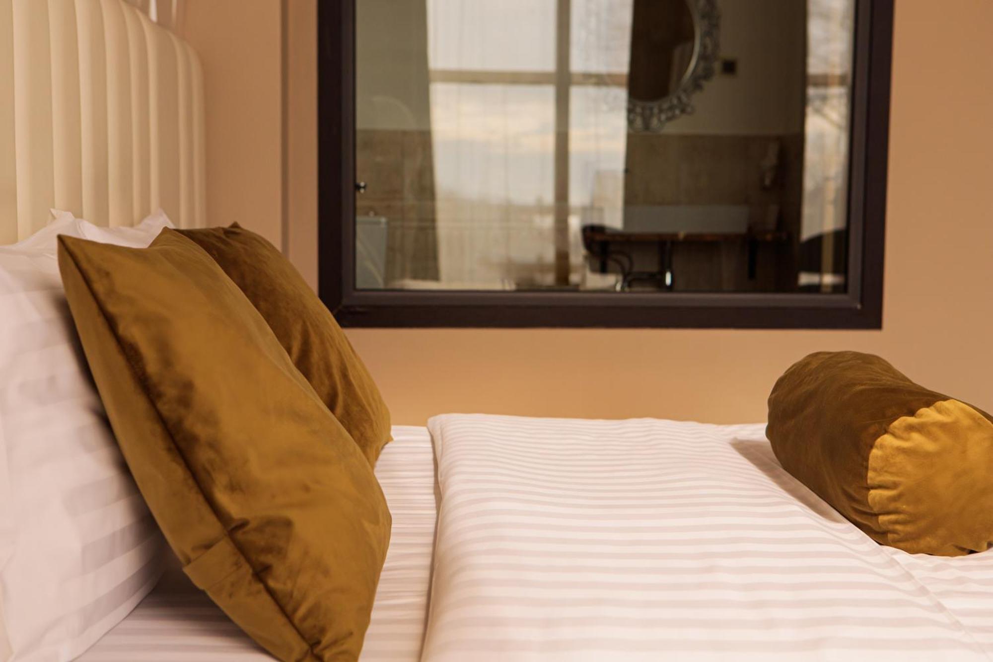Hotel Port Plaza Evn P'arak'ar Esterno foto