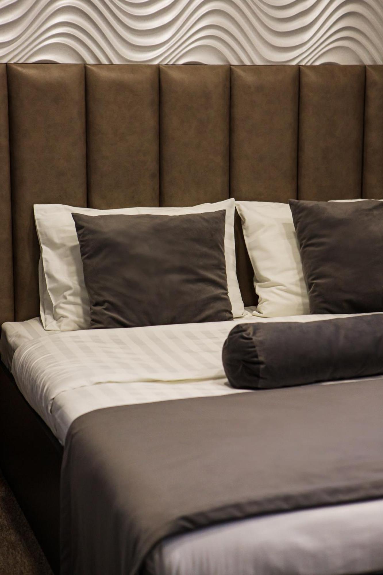 Hotel Port Plaza Evn P'arak'ar Esterno foto