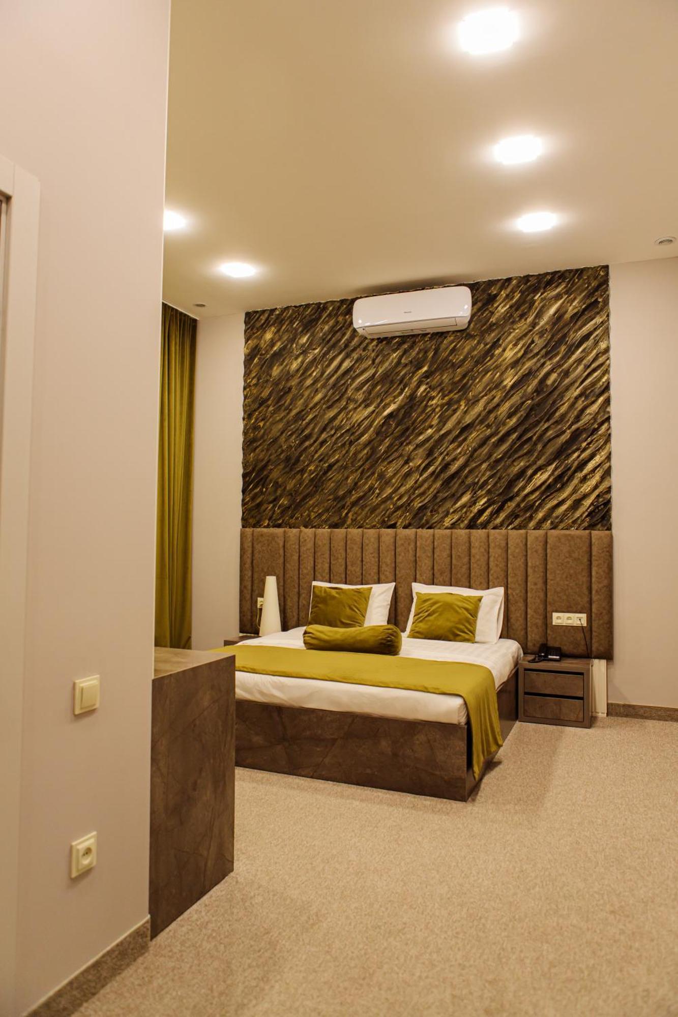 Hotel Port Plaza Evn P'arak'ar Esterno foto