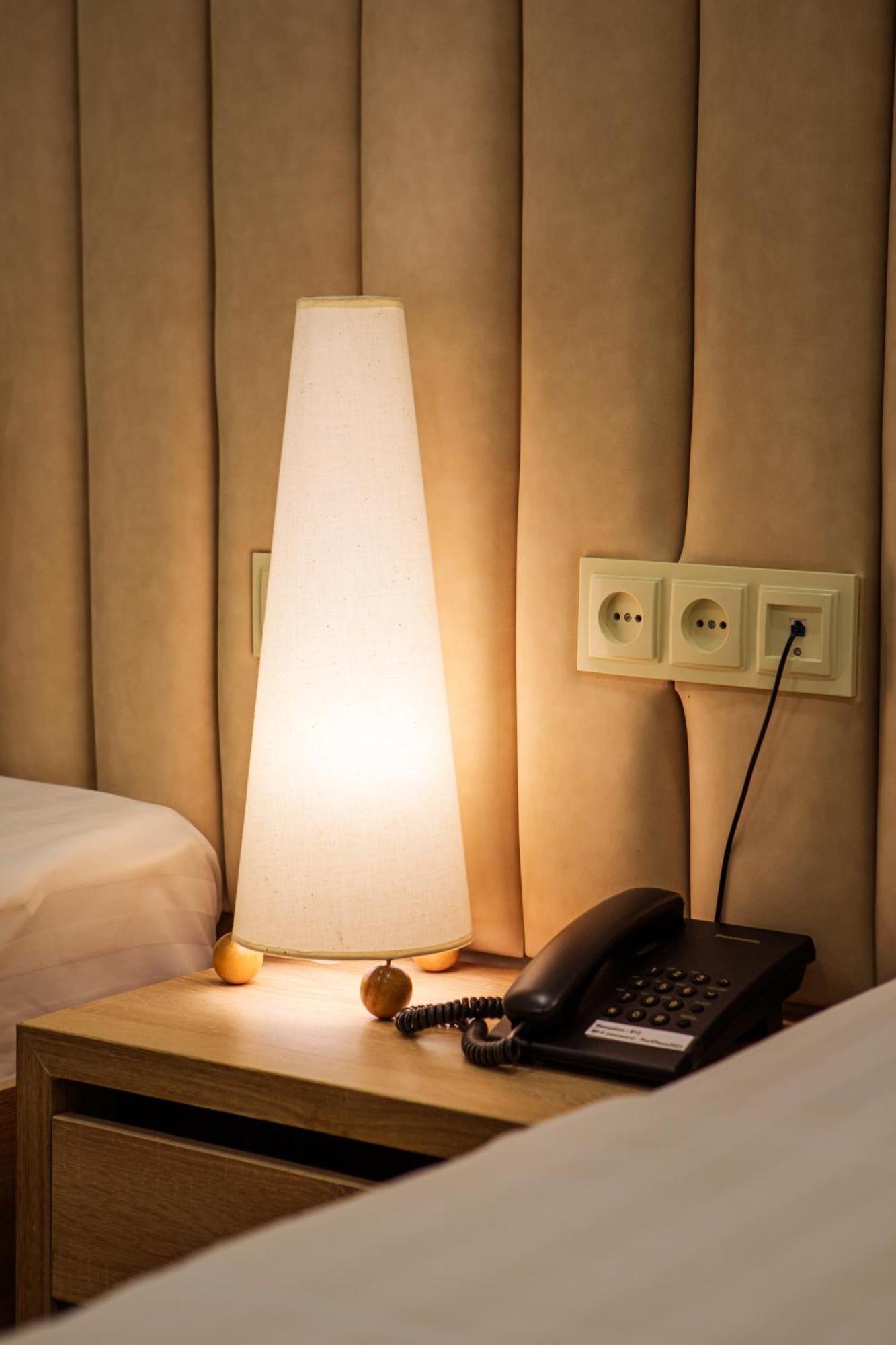 Hotel Port Plaza Evn P'arak'ar Esterno foto