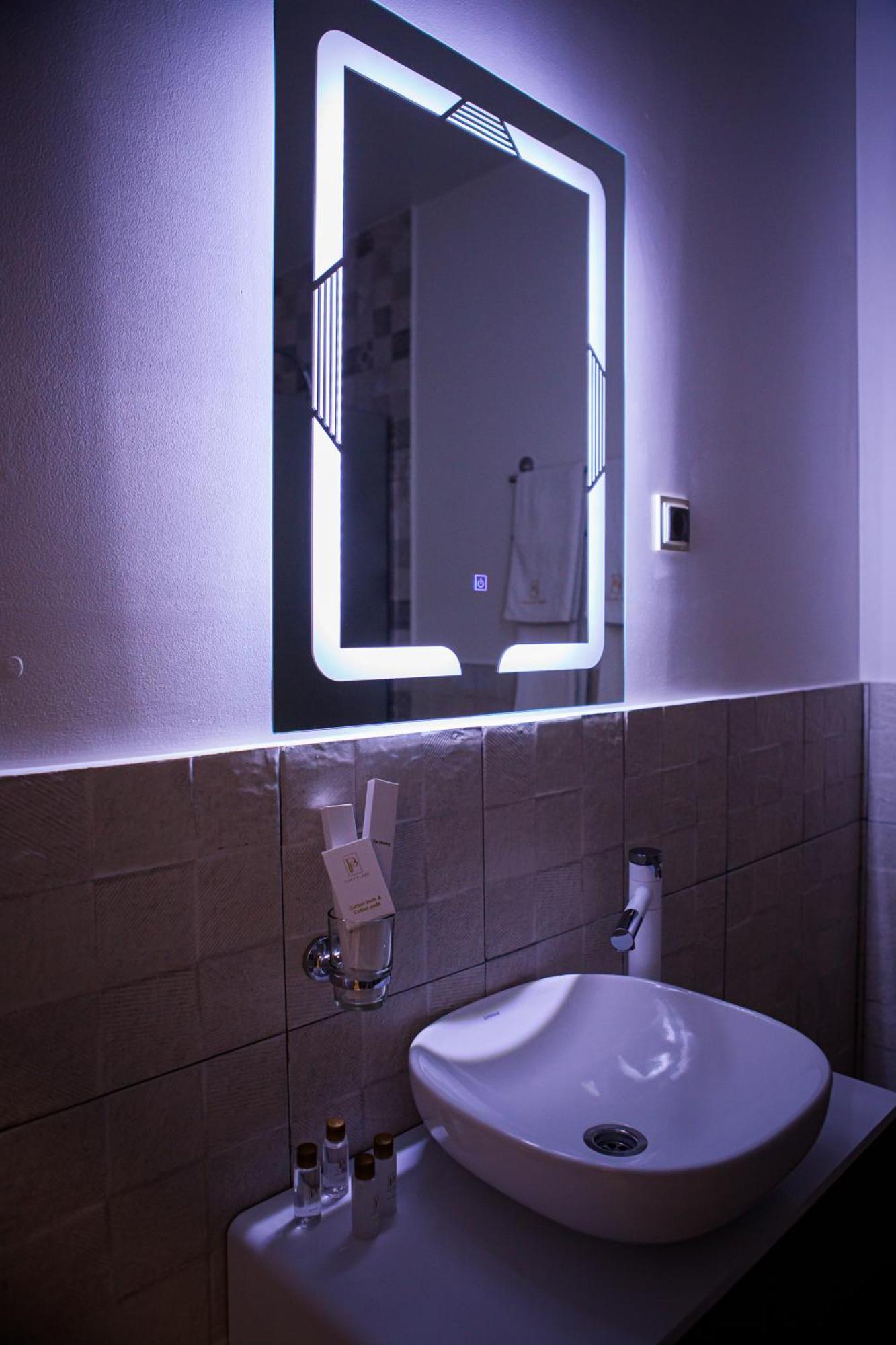 Hotel Port Plaza Evn P'arak'ar Esterno foto