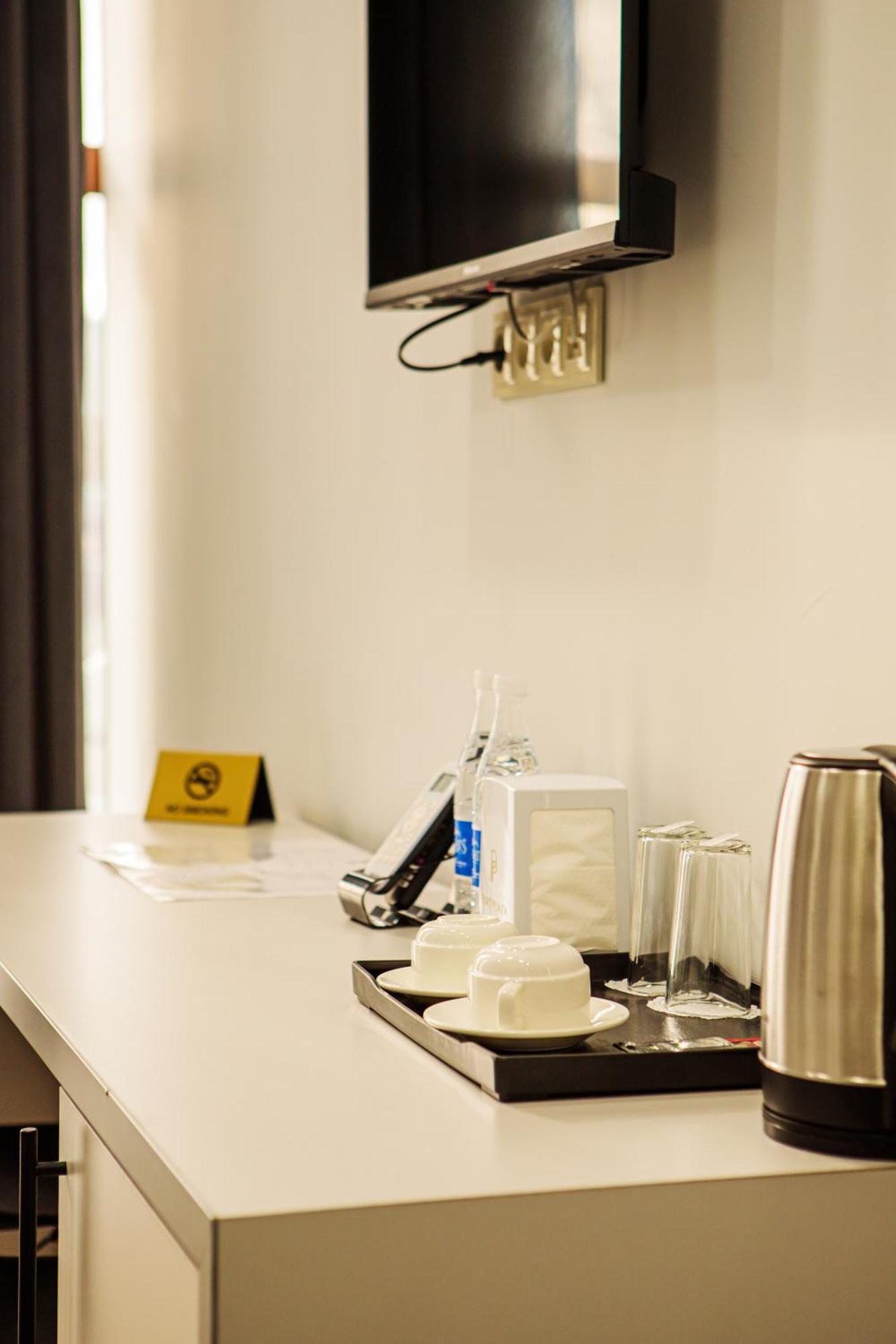 Hotel Port Plaza Evn P'arak'ar Esterno foto