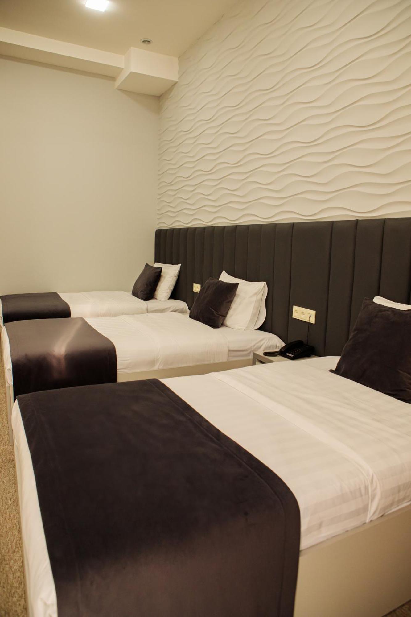 Hotel Port Plaza Evn P'arak'ar Esterno foto