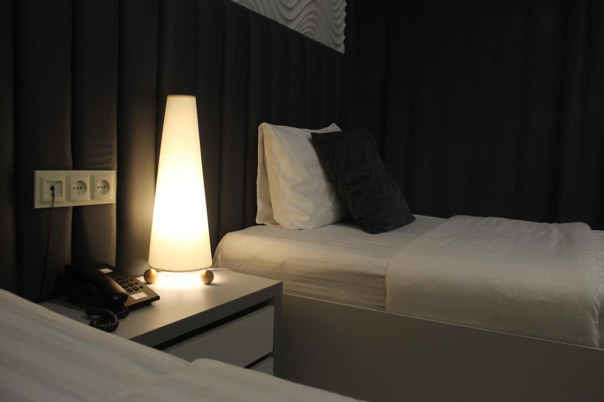 Hotel Port Plaza Evn P'arak'ar Esterno foto
